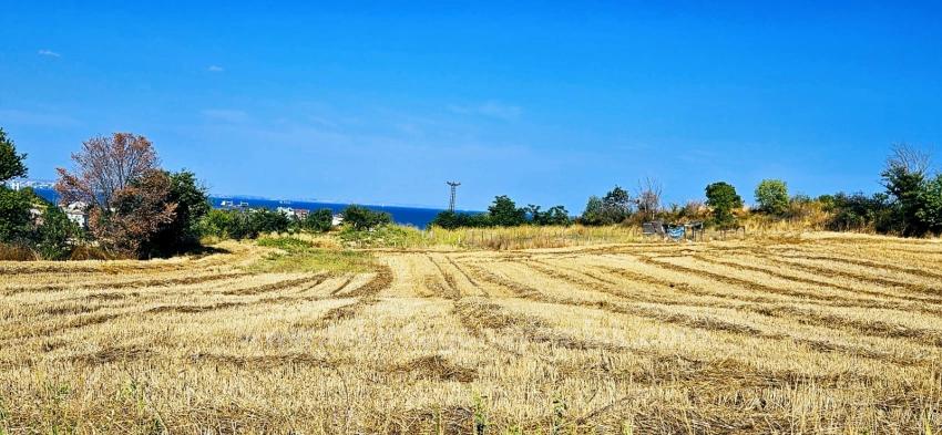 615 M² Großes Eckgrundstück Zum Schnäppchenpreis In Der Nähe Des Flughafens