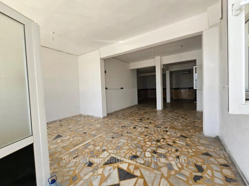 Komplettes Gebäude Zum Verkauf: 6 Einheiten Mit 3+1 Und 2 Einheiten Mit 210 M2 Arbeitsplätzen