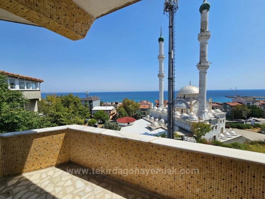 Komplettes Gebäude Zum Verkauf: 6 Einheiten Mit 3+1 Und 2 Einheiten Mit 210 M2 Arbeitsplätzen