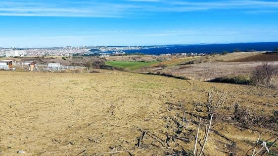 Preisgünstiges Grundstück Mit Freiem Blick Auf Meer, Natur Und Stadt, Bebauungsplan Für 20 % Zweigeschossige Bebauung.