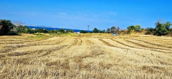 615 M² Großes Eckgrundstück Zum Schnäppchenpreis In Der Nähe Des Flughafens