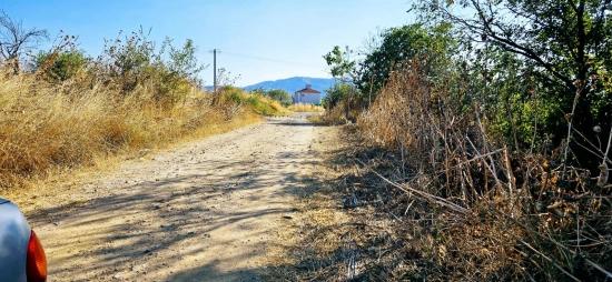 615 M² Großes Eckgrundstück Zum Schnäppchenpreis In Der Nähe Des Flughafens