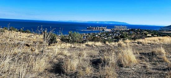 530 M² Großes Eckgrundstück Mit Fertiger Infrastruktur Und Herrlichem Meer- Und Naturblick.