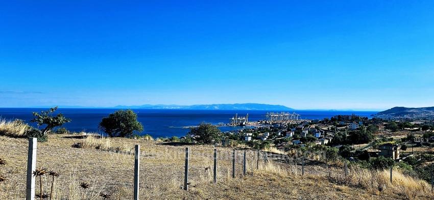 Land For Sale in Barbaros Mah Süleymanpaşa Kumbağ - Housing Zoned - 758 m²