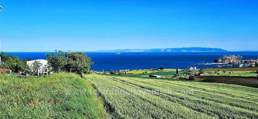 Земля Подходит Для Кооперативных И Строительных Проектов С 50 Квартирами И Панорамным Видом На Море И Природу.