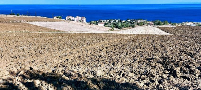 **Земельный Участок С Полным Видом На Море И Разрешением На Строительство (30%) Трехэтажного Здания В Районе Топагач, Текирдаг.**