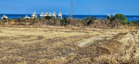**asyaport к порту очень близко из нужды срочно продается жилье застроенный участок**