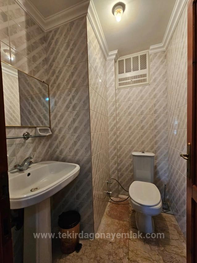 Komple Satılık Bina 6Adet 3+1 2 Adet 210 M2 İş Yeri