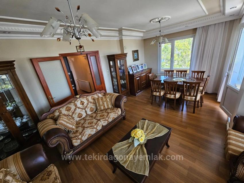 Komple Satılık Bina 6Adet 3+1 2 Adet 210 M2 İş Yeri