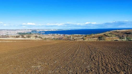 Tekirdağ Barbaros'ta Panoramik Deniz ve Şehir Manzaralı Arsa