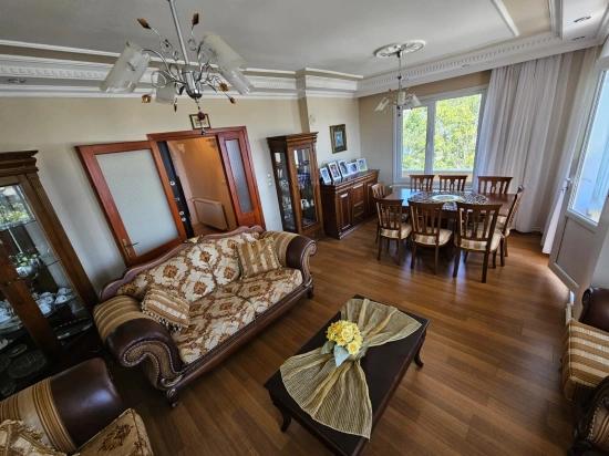 Komple Satılık Bina 6adet 3+1 2 Adet 210 M2 İş Yeri