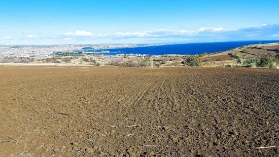 Tekirdağ Barbaros'ta Panoramik Deniz Ve Şehir Manzaralı Arsa